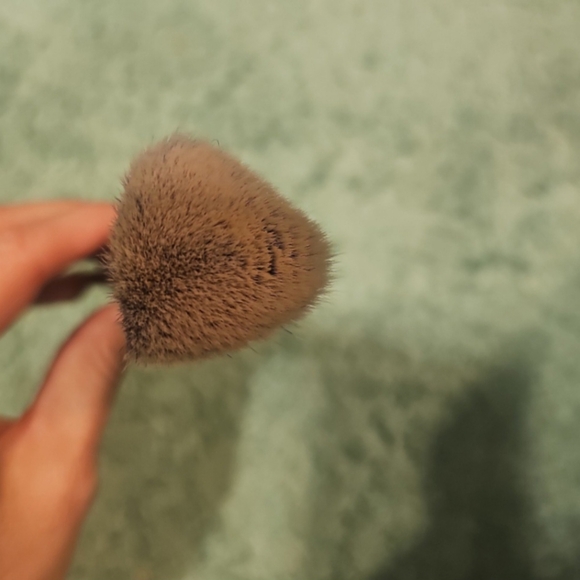 Anisa Beauty Pinnacle Foundation brush - Picture 2 of 2